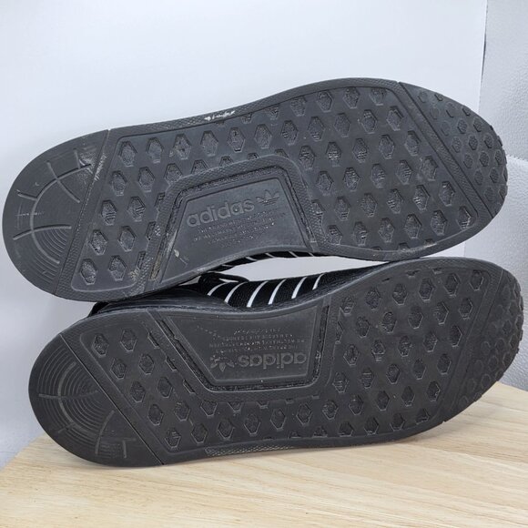 Adidas NMD R1 V2 Triple Black Running Casual Sneakers Shoes GZ1998 Mens 8.5 - Picture 8 of 10